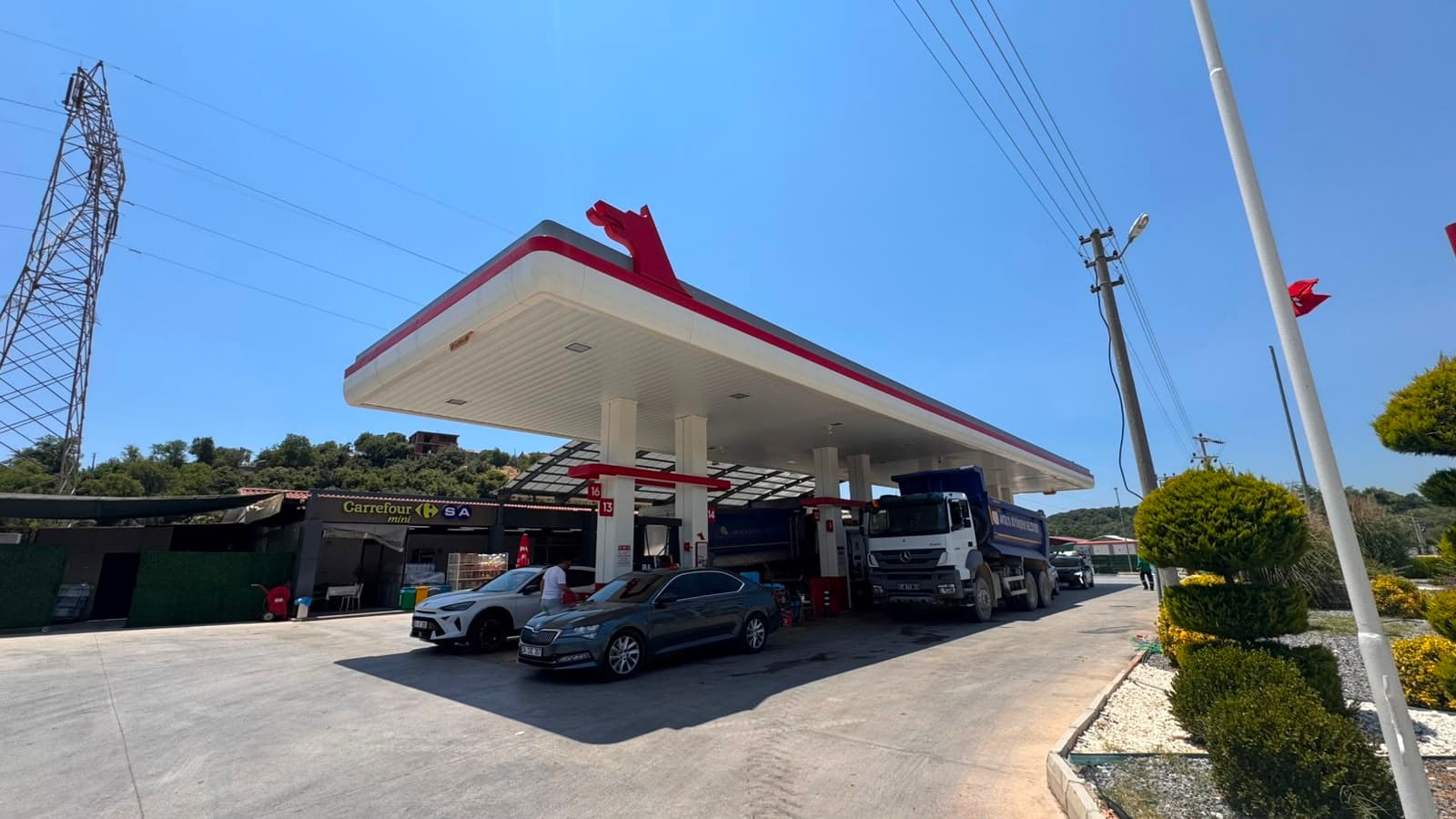 Kaş Oto Lastik lastik servisi ve atölyesi