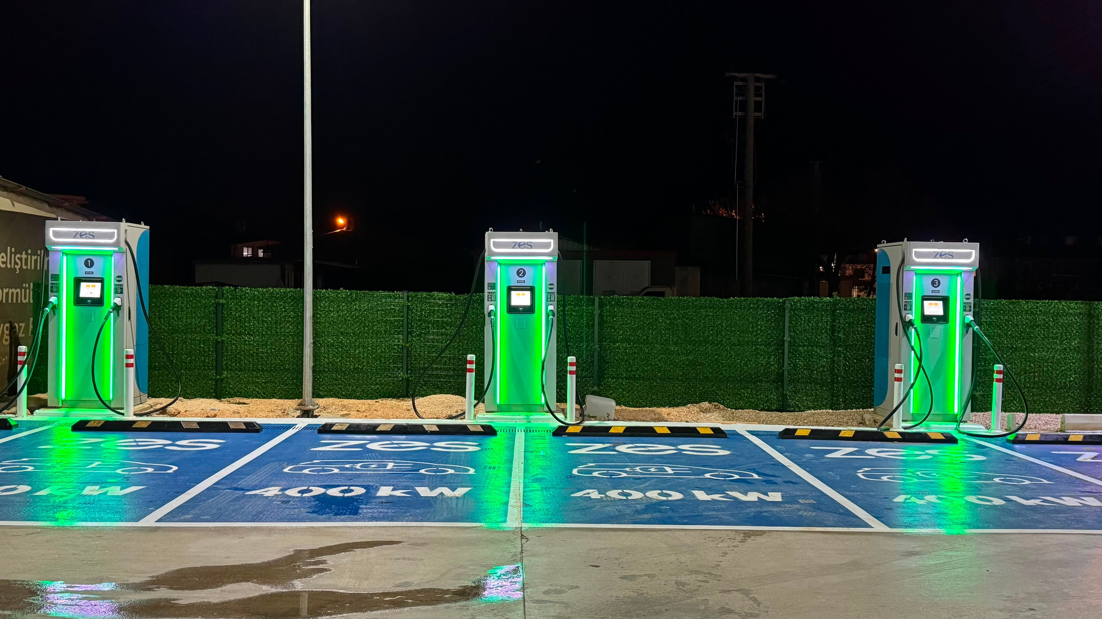 Kaş Oto Lastik 400 kW ultra hızlı elektrikli araç şarj istasyonu